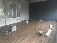 Подготовка основания и укладка кварцвиниловой плитки